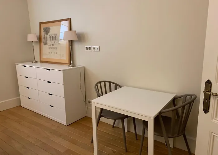 Tour Eiffel Invalides 7e G * Paris