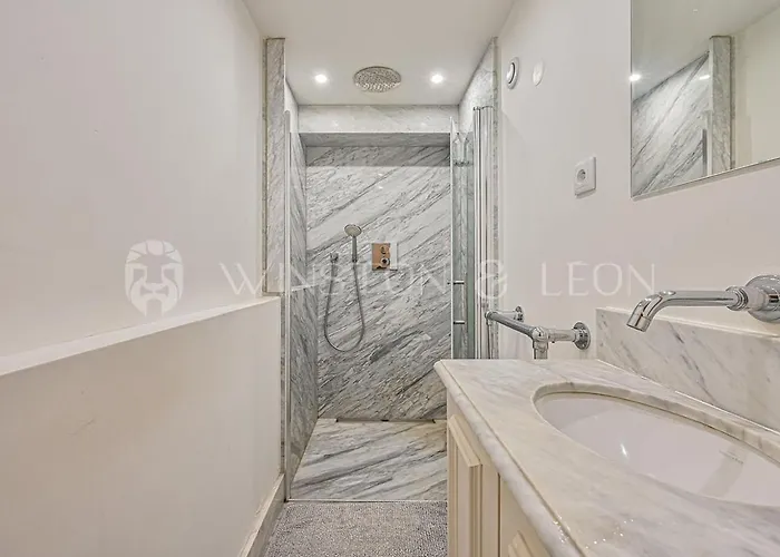 Tour Eiffel Invalides 7e G